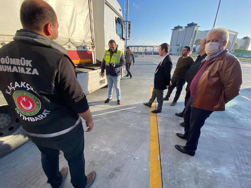 Güngör, Gümrükte Tırlarda Yapılan İşlemleri Denetledi.